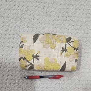 Kayu Floral Embroidered Clutch